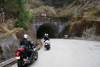 R422 湯谷トンネル R422 湯谷トンネル