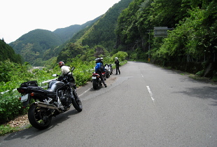u哃 J