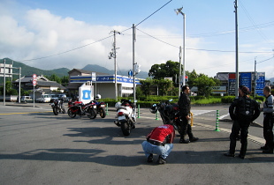 07:10am〜07:25am 給油+休憩