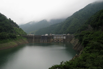 横山ダム 横山ダム