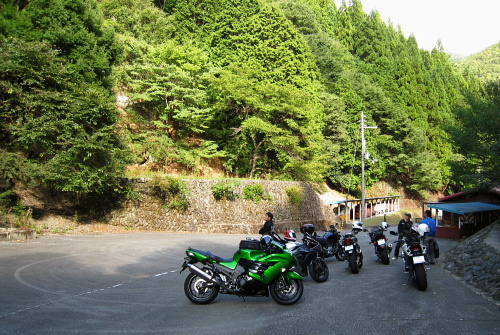 zR TB